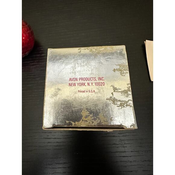 Vintage Avon Charisma Powder Sachet Perfumed Glass Shaker Red Velvet Bow 1.5 Oz - Picture 5 of 8